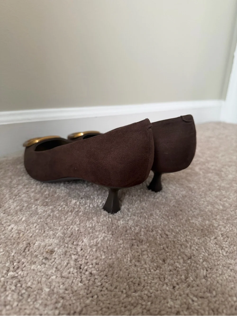 Nine West Classic Brown Pointed Toe Kitten Heel Pumps with Gold Accent